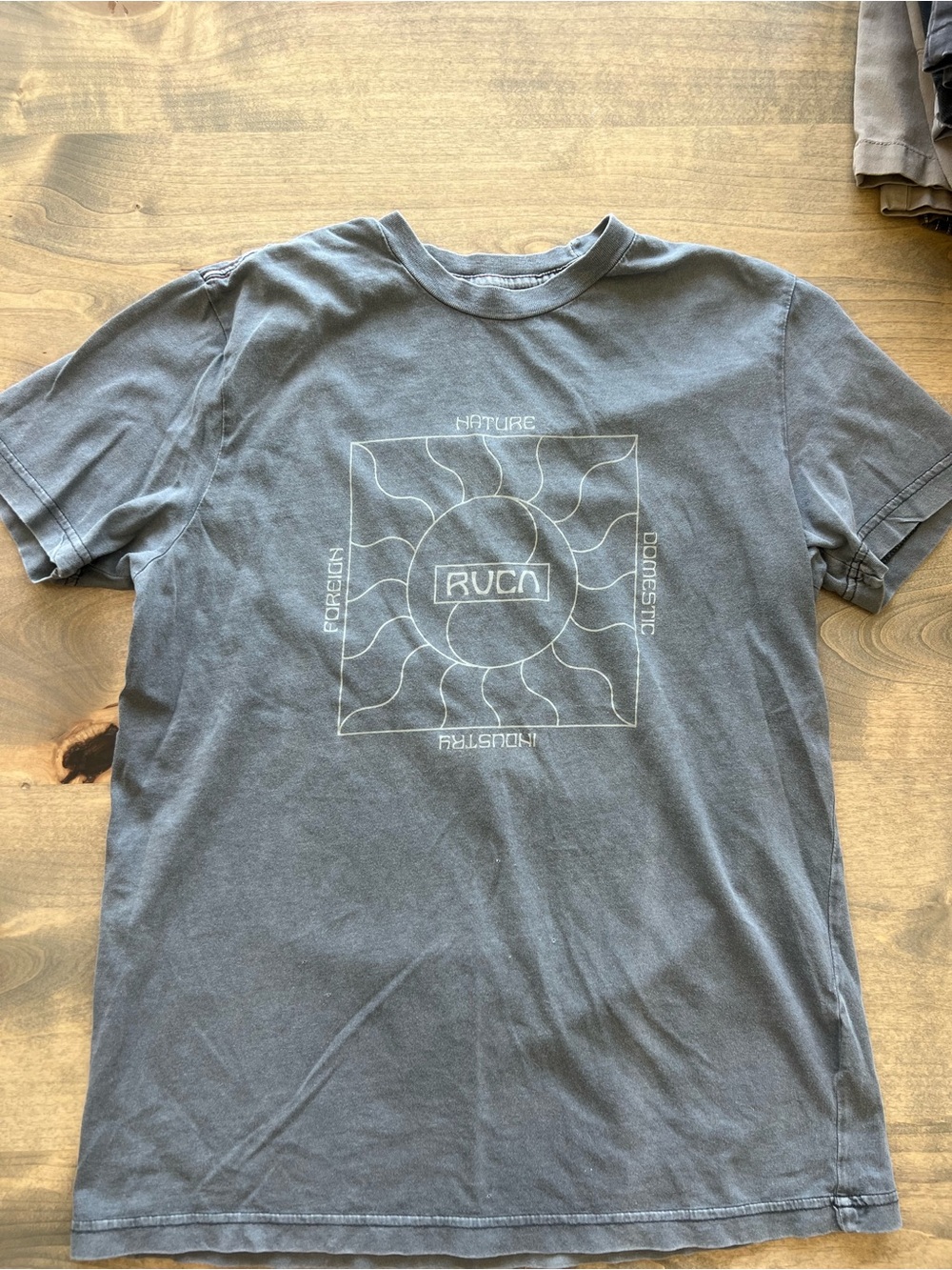 Bundle RCVA and Volcom men’s/big boys/ Short-Sleeve Graphic Tees bundle